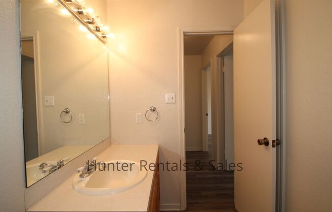 3 beds, 2 baths, $1,395