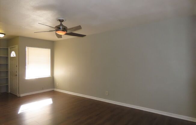 Three bedroom, One Bath Duplex Near Hospital District and TJC!