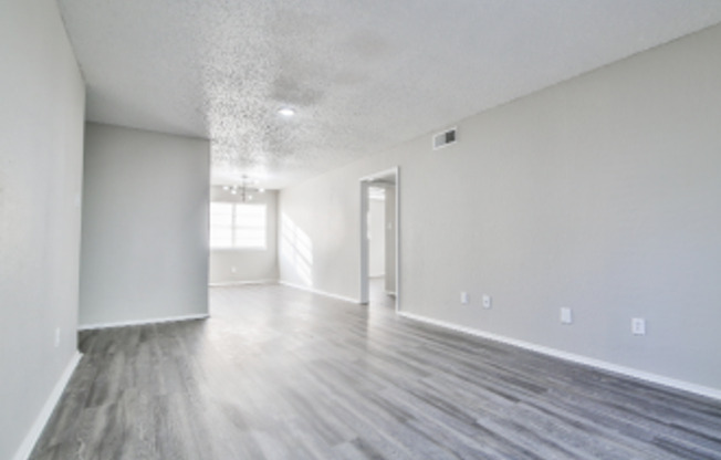 2 beds, 1 bath, 990 sqft, $995