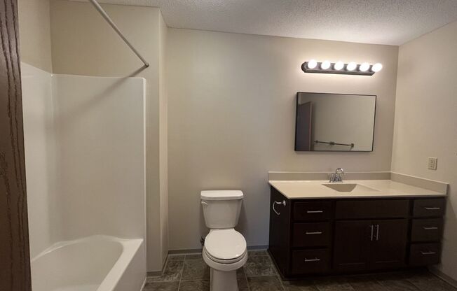 2 beds, 1 bath, 925 sqft, $1,550, Unit 1611113r