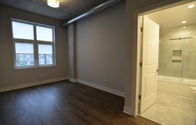 2 beds, 2 baths, 976 sqft, $4,175, Unit 3833-317