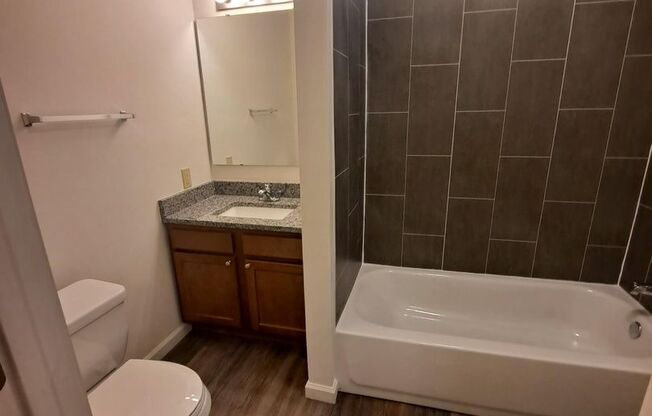 2 beds, 1 bath, 800 sqft, $1,075, Unit 190306