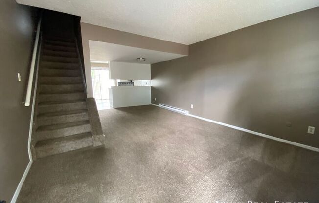 25 ROYAL CREST DR
