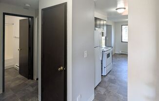 1 bed, 1 bath, 687 sqft, $1,095, Unit 42