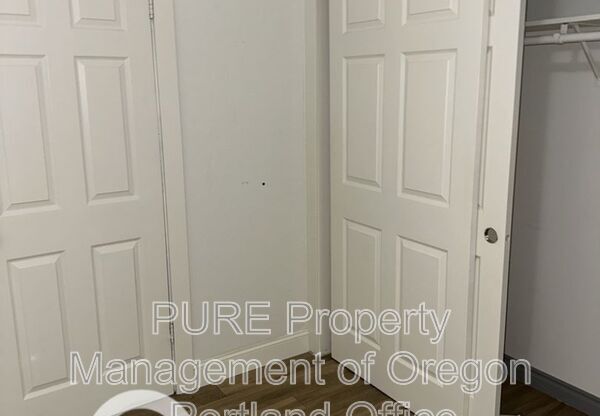 1049 SE Walnut St. #1-22