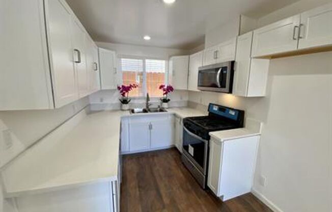 2 beds, 1 bath, $2,495, Unit Unit B