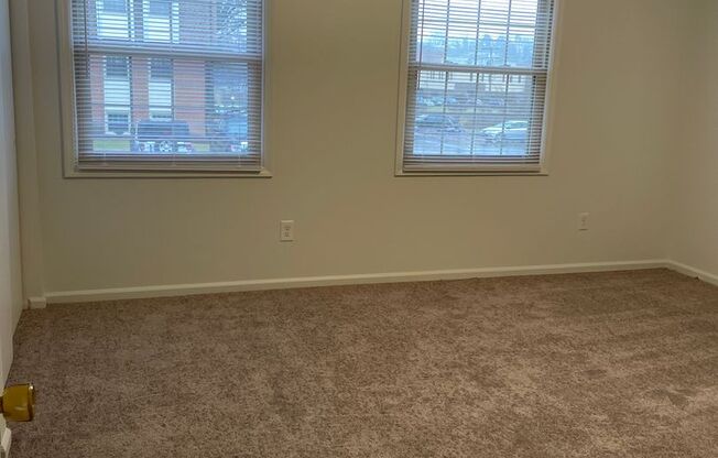 2 beds, 1 bath, 925 sqft, $1,095, Unit 42