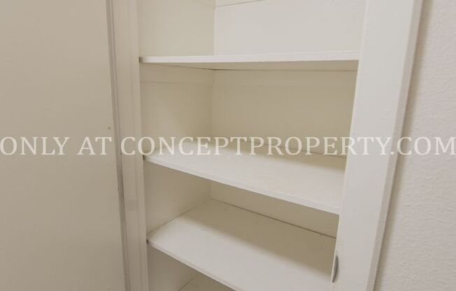 2 beds, 1 bath, 880 sqft, $1,249, Unit 17