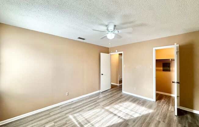 2 beds, 1 bath, 982 sqft, $900, Unit 402 Skyline Ave #B