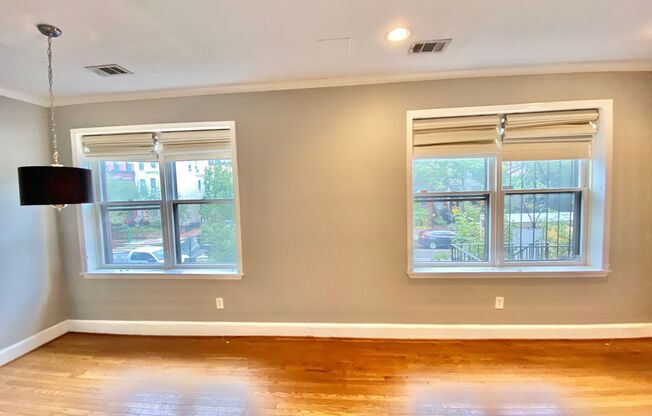 Logan/Dupont 1BR 1BA unit with hardwood floors, W/D and a balcony!