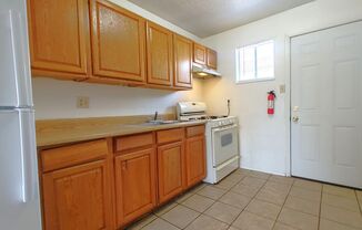 2 beds, 1 bath, 675 sqft, $850, Unit Unit 2