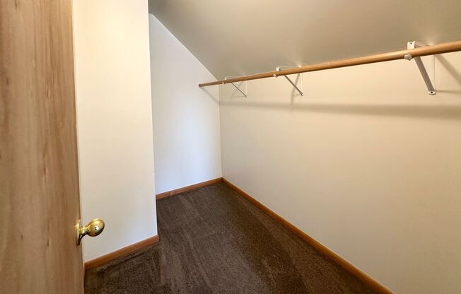 2 beds, 1 bath, 1,200 sqft, $1,595, Unit 02