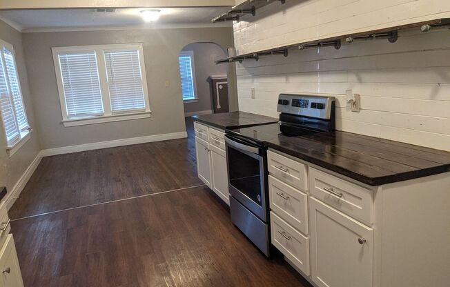 2 beds, 1 bath, $1,200