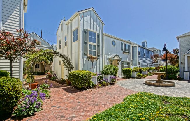BEAUTIFUL, BRIGHT & AIRY, 3BR2.5BA TOWNHOME ON THE WESTERN-MOST CORNER/END OF THE EXCLUSIVE 1800 PCH COMMUNITY ABOVE RESTAURANTS, STOREFRONTS & JUST A FEW BLOCKS TO HOLLYWOOD RIVIERA & BEACH!