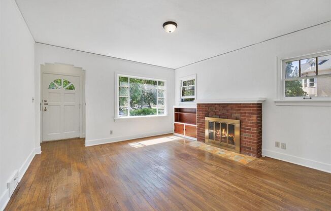 Charming 2 Bed, 1 Bath House in Browne's Addition!