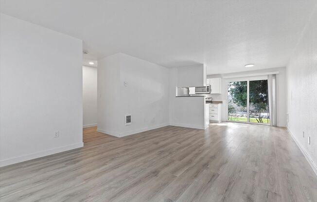 2 beds, 1 bath, 803 sqft, $1,575, Unit CMV 12215 - 101