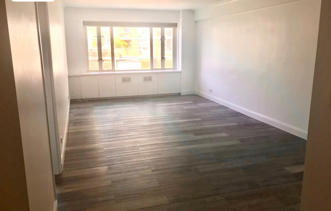 1 bed, 1 bath, 637 sqft, $4,800, Unit 5D