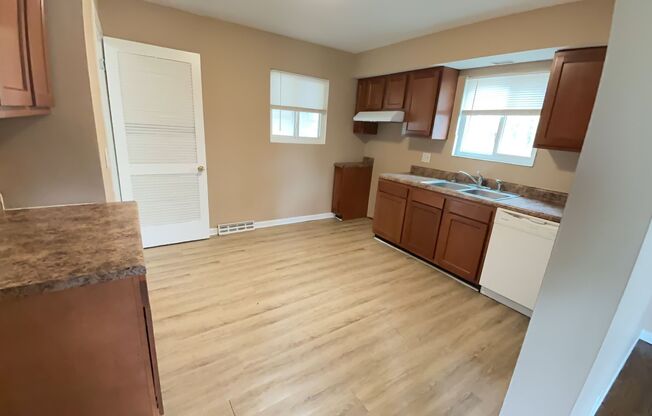 3 beds, 1 bath, $1,450