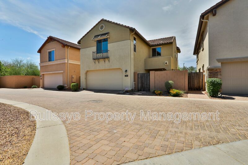 2581 S PENROSE DR