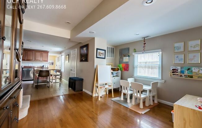 1025 E COLUMBIA AVE