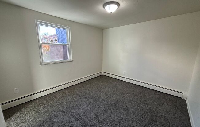 2 beds, 1 bath, $1,095