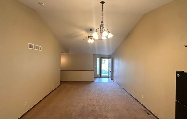 4 beds, 2 baths, $1,575, Unit 2334