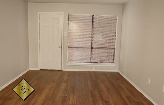 2 beds, 1 bath, $1,075, Unit 1170 #04