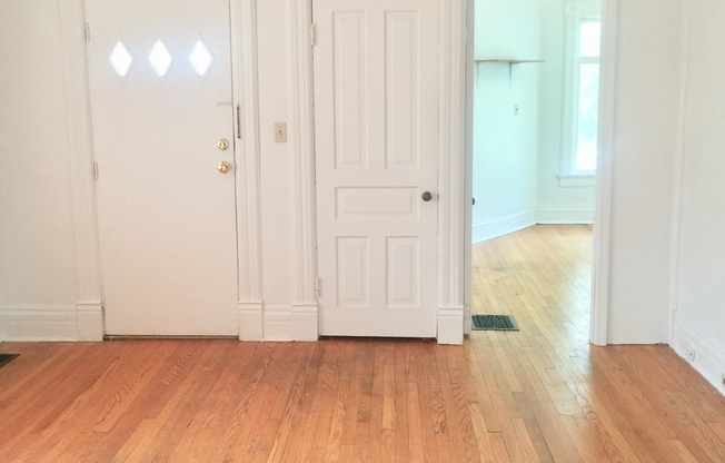 2 beds, 1 bath, $1,350, Unit 1