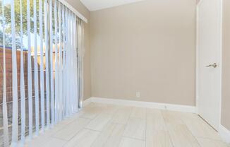 Manchester House Apartments - Apartment Living in Denton, TX