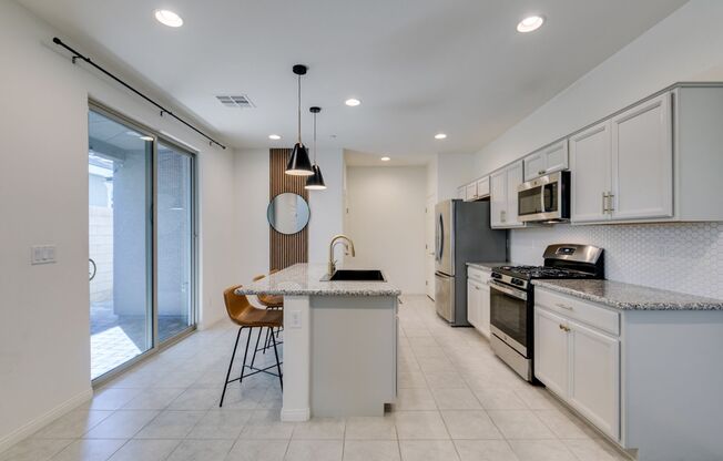 3 beds, 2.5 baths, $1,895