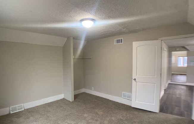 2 beds, 1 bath, 725 sqft, $1,595, Unit 2