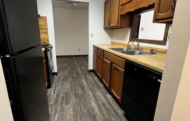 2 beds, 1 bath, $775, Unit 205