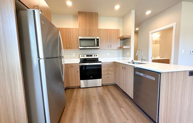 2 beds, 2 baths, 900 sqft, $1,535, Unit 4560-204