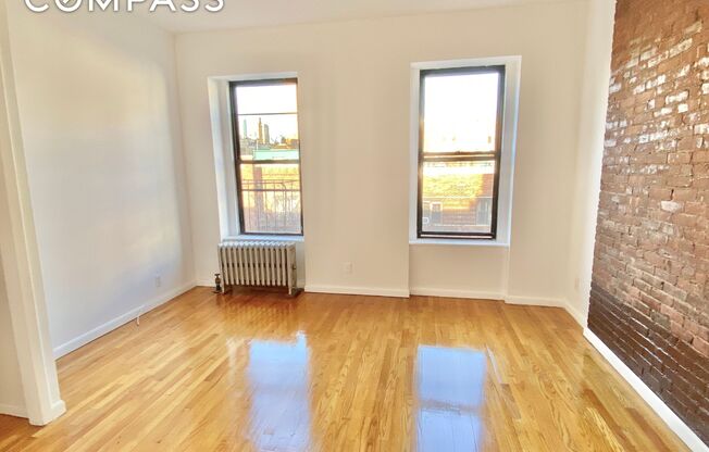 306 E 11 ST