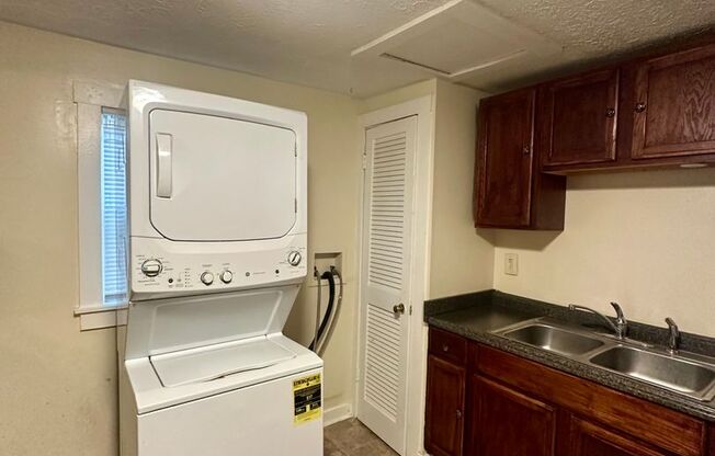 1 bed, 1 bath, $1,300