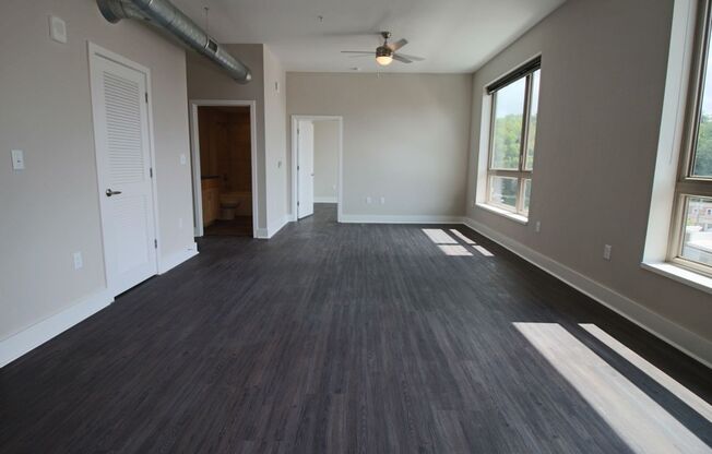 1 bed, 1 bath, 725 sqft, $1,695, Unit APT 724