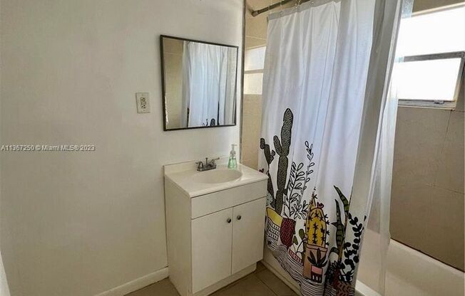 1 bed, 1 bath, 700 sqft, $1,650, Unit Unit #4