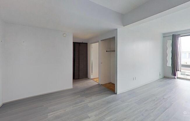 2 beds, 2 baths, $4,100, Unit 8J