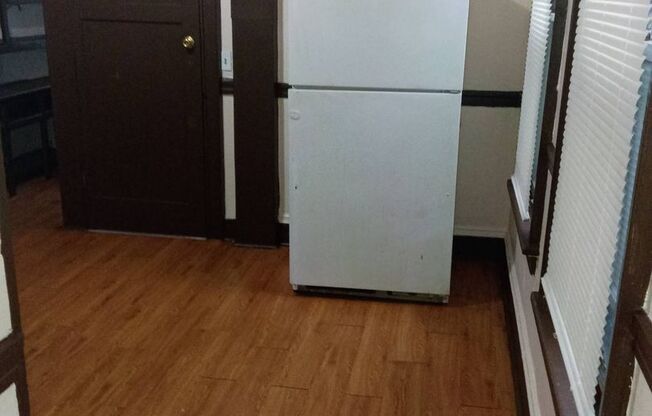 1609 W Meinecke Ave, Milwaukee, WI 53206 Single family home has 4 bedrooms!