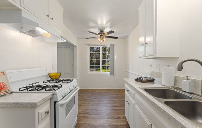 2 beds, 1 bath, 935 sqft, $2,550, Unit 46