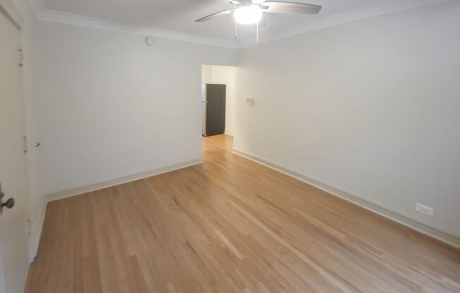 1 bed, 1 bath, 590 sqft, $1,675, Unit 5951P-1W