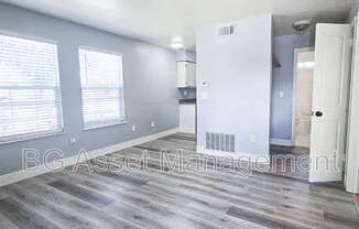 601 W 6 ST