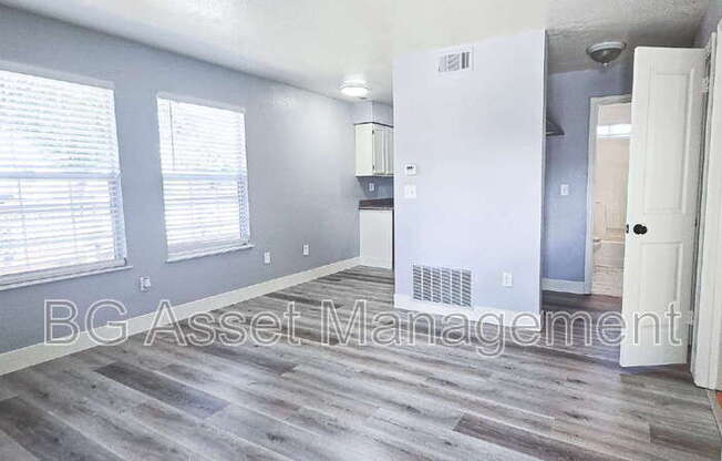 601 W 6 ST