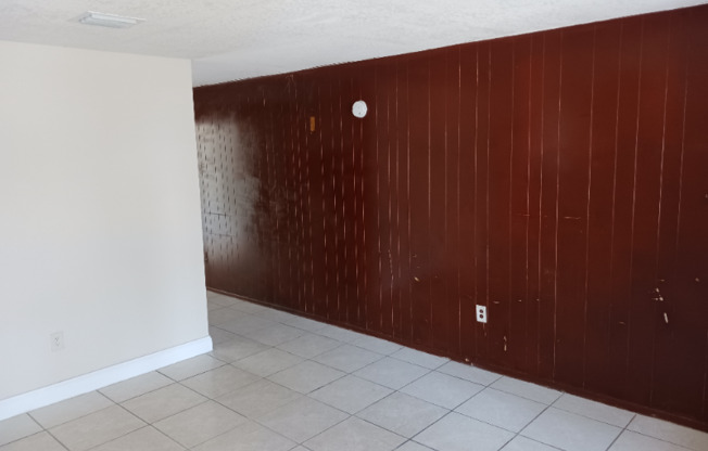 562 NE 143 ST