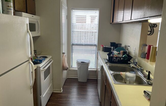 AVAILABLE FOR AUGUST MOVE IN!!!  Spacious 2 bedroom 2 Bathroom with a Yard!