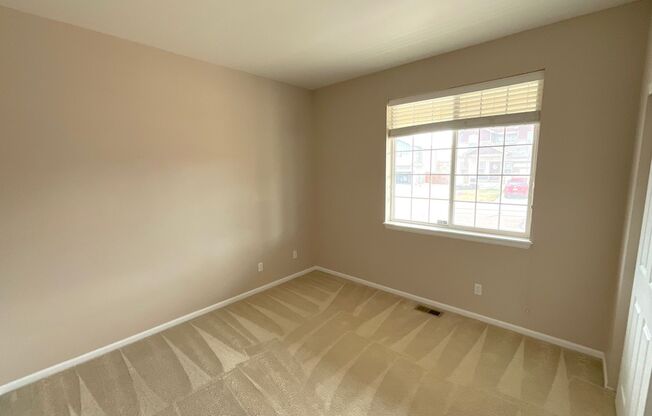 4 beds, 3 baths, $2,550