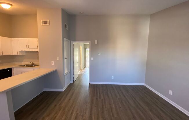 1 bed, 1 bath, 635 sqft, $1,095, Unit 2560