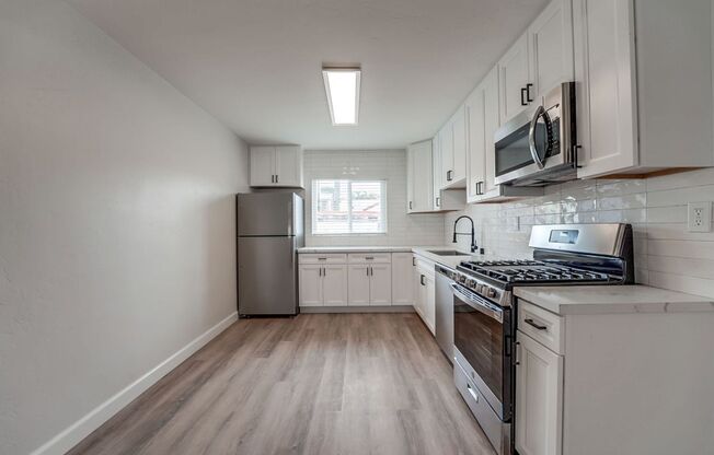 2 beds, 1 bath, $3,395, Unit 11