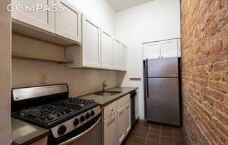 2 beds, 1 bath, $5,500, Unit 1