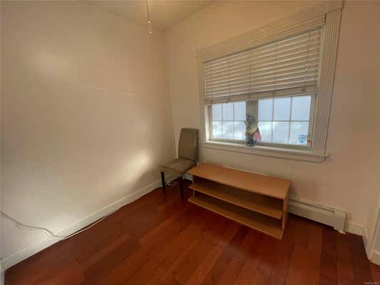 3 beds, 1 bath, 1,000 sqft, $2,800